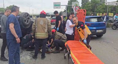 Kadıköy'de sürücüsünün rahatsızlanması sonucu otomobil takla attı
