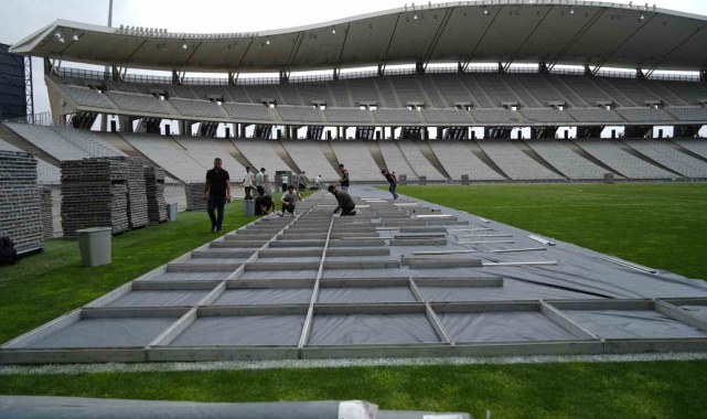 Kanye West'in İstanbul'daki 100 bin kişilik konserine "Travis Scott" sürprizi