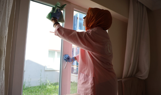Kartepe'de "Alo Evlat" ekipleri yaşlıları bayrama hazırlıyor