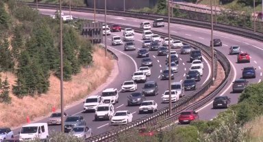 Kocaeli TEM Otoyolu'nda kilometrelerce araç kuyruğu oluştu