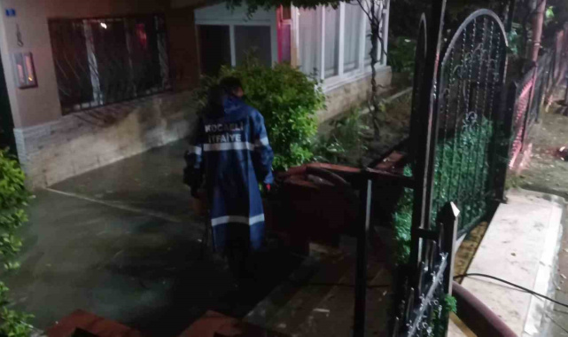 Kocaeli'de sağanak etkili oldu: ev ve iş yerlerini su bastı