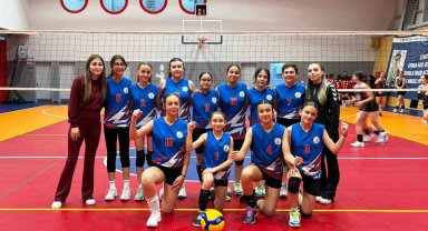 Körfez Gençlerbirliği Midi Kız Voleybol Takımı sezona galibiyetle başladı