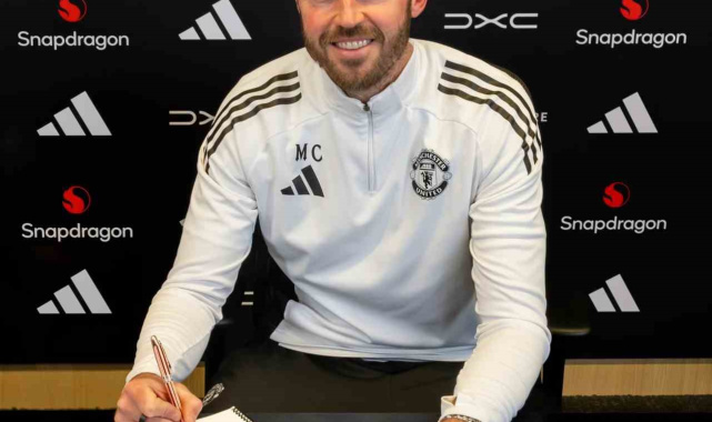 Manchester United, 2 yıl daha Michael Carrick'e emanet