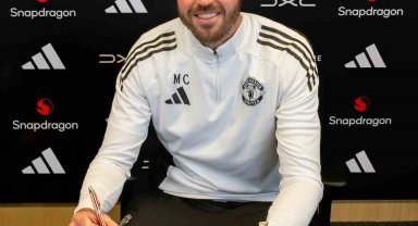 Manchester United, 2 yıl daha Michael Carrick'e emanet