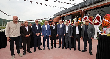 Nola Cafe & Restaurant; duâlarla hizmete açıldı