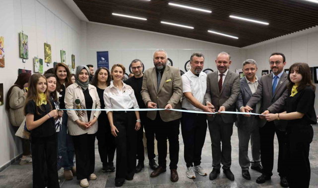 Polen peşindeki yaban arıları resim sergisi açıldı