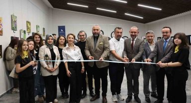 Polen peşindeki yaban arıları resim sergisi açıldı
