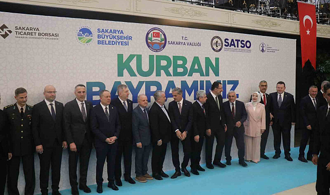 Sakarya protokolü ve vatandaşlar bayramlaştı