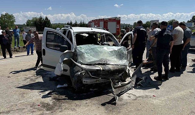 Sakarya'da araçların çarpıştığı kazada 3'ü çocuk 7 kişi yaralandı
