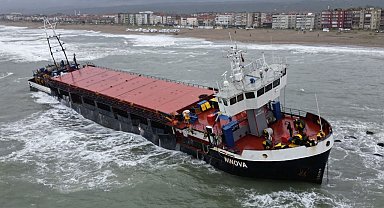 Sakarya'da karaya oturan gemi havadan görüntülendi