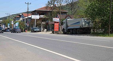 Sapanca'da çöp kamyonunun altında kalan kadının ölümüyle ilgili sürücü tutuklandı