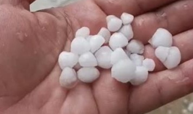 Silivri'de dolu yağışı etkili oldu