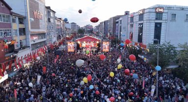 Sultanbeyli'de kanseri yenen Zeyd için binlerce balon gökyüzüne bırakıldı