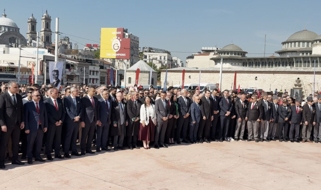 Taksim Meydanı'nda 19 Mayıs töreni düzenlendi