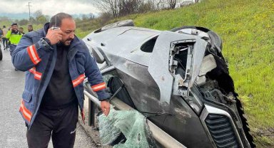 TEM Otoyolu'nda kontrolden çıkan otomobil bariyerlere çarptı: 1 ağır yaralı