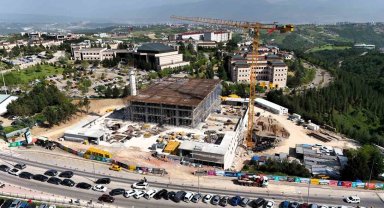 Umuttepe'deki cami ve otopark inşaatı hızla ilerliyor