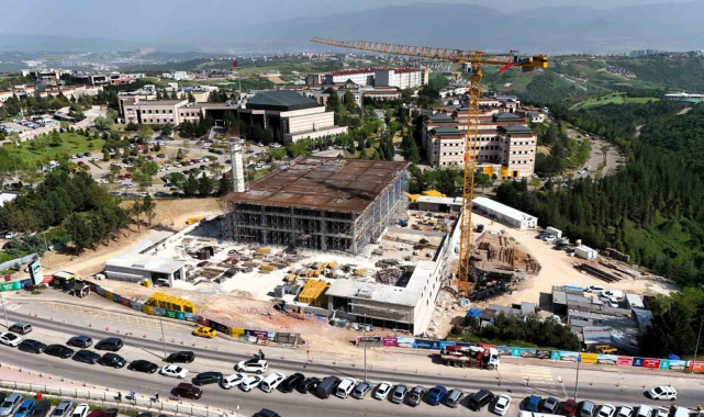 Umuttepe'deki cami ve otopark inşaatı hızla ilerliyor