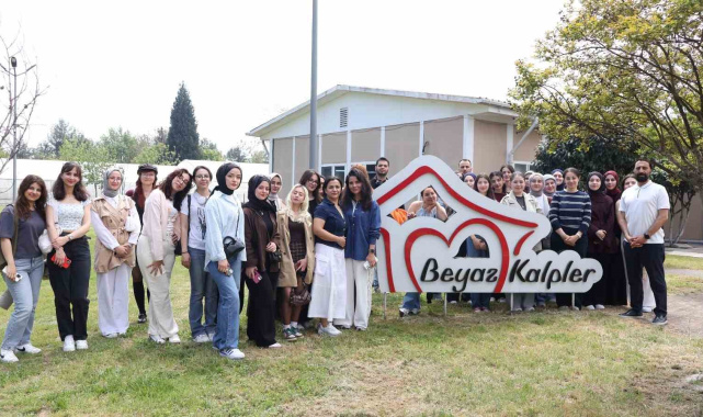 Üniversiteliler sahada sosyal hizmet eğitimi aldı