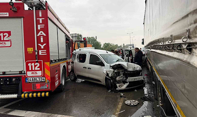 Yangın ihbarına giden itfaiye aracı zincirleme kazaya karıştı: 4 yaralı