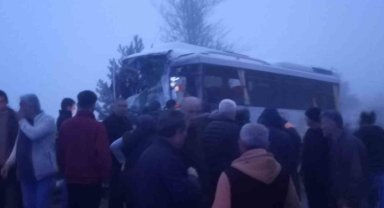 Yolcu midibüsü ile yakıt yüklü tır çarpıştı: 3 yaralı