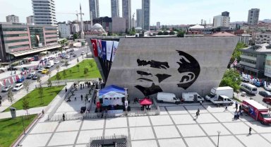 Ataşehir'de Yüzüncü Yıl Atatürk Müzesi ve Kütüphanesi ile İçerenköy Meydanı açıldı