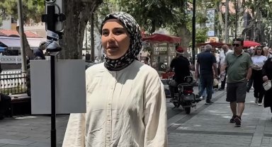 Babalar Günü'nde duygulandıran görüntüler: Pendik'te kurulan mikrofon, yüreklerdeki özlemi ve sevgiyi ortaya çıkardı