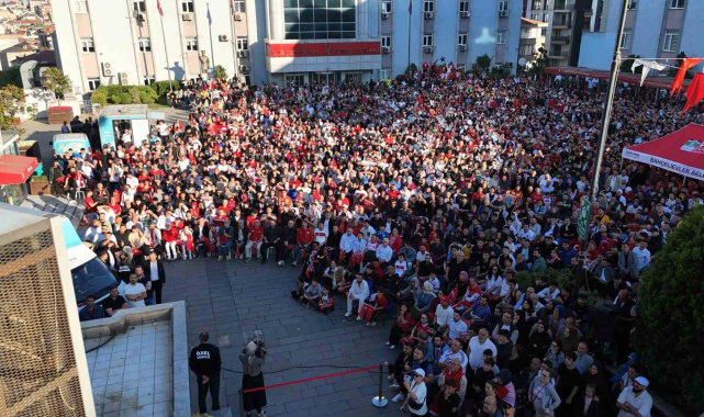 Bahçelievler'de Dünya Kupası heyecanı dev ekranlarda yaşandı