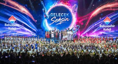 Bahçeşehir Koleji'nden görkemli yıl sonu gösterisi
