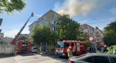 Bakırköy'de 6 katlı binanın çatısında yangın paniği