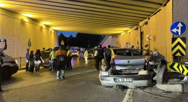 Bakırköy'de hafif ticari araç ile otomobil çarpıştı: 5 yaralı