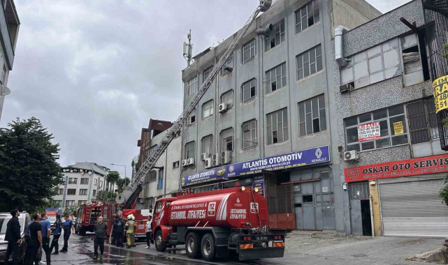 Bayrampaşa'da plastik eşya üretim atölyesinde yangın paniği