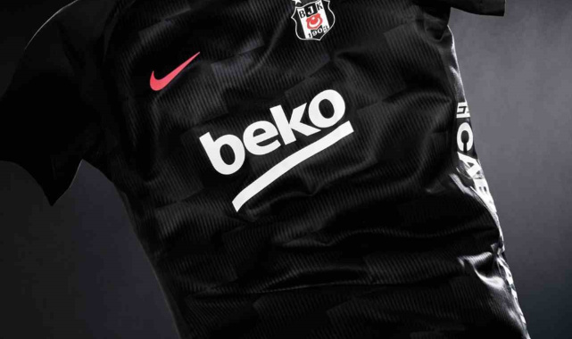 Beşiktaş'ta yeni sezon formaların tanıtımı gerçekleştirildi