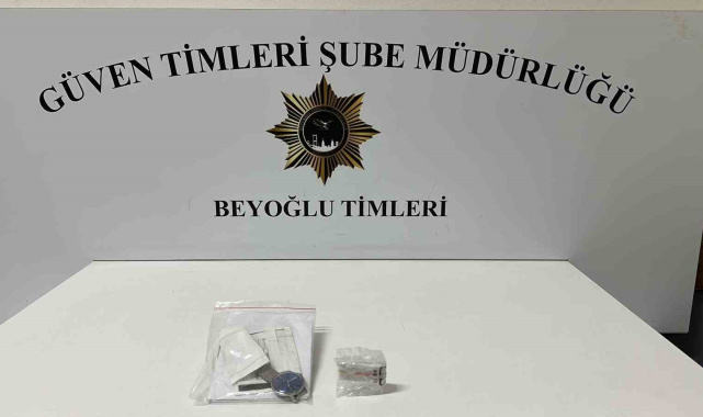 Beyoğlu'nda kargo paketlerini böyle çaldı