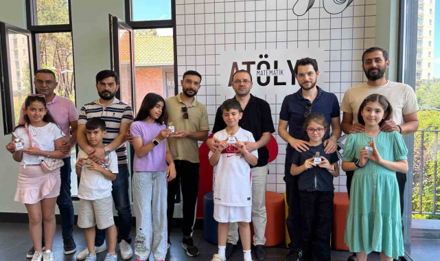Bilim Ümraniye'de babalar ve çocuklar kendi parfümlerini tasarladı