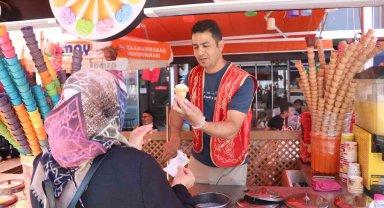 Bolu'da hava sıcaklıklarının artmasıyla dondurma satışları arttı