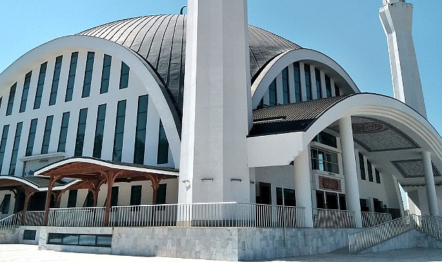 CAMİDE MAÇ İZLEME TARTIŞMASI: MÜFTÜLÜKTEN İPTAL KARARI