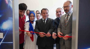 Eğitime destek: Yenibosna Anadolu İmam Hatip Lisesi'nde Fizik Laboratuvarı açıldı
