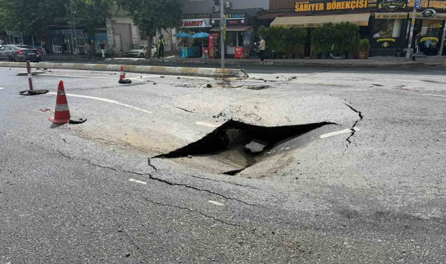 Esenyurt'ta İSKİ'nin boru hattı patladı, yol çöktü cadde göle döndü
