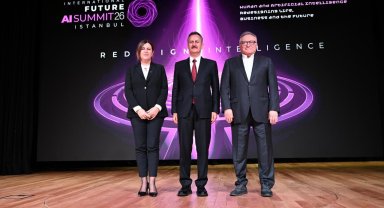 Future AI Summit 26'da konuşan Savunma Sanayi Başkanı Görgün: "Bir haftada 240 milyon dolar, ayda 1 milyar dolar civarı savunma sanayi ihracatı yapıyoruz"