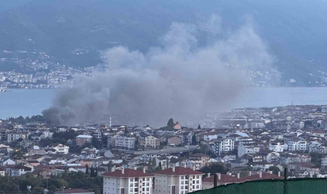 Gecekonduda çıkan yangın mahalleliyi sokağa döktü: Kundaklama şüphesi araştırılıyor