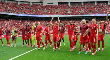 İsviçre grubu lider tamamladı