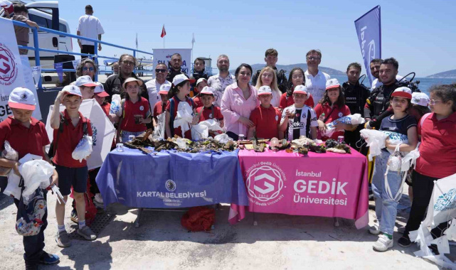 Kartal Sahili'nde "Su Yoksa Hayat Yok" buluşması: Deniz dibindeki atık malzemeler temizlendi
