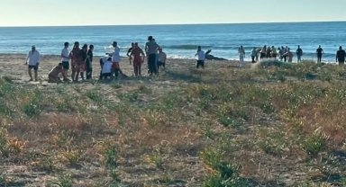 Kocaali sahilinde baba ve kızı boğulma tehlikesi geçirdi