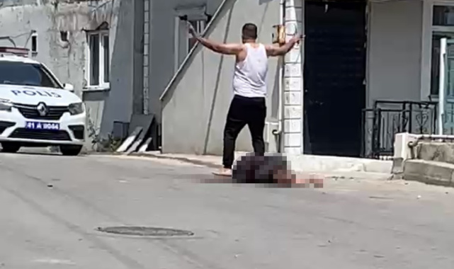 Kocaeli'de 5 çocuk annesi kadın eşi tarafından sokakta defalarca bıçaklandı
