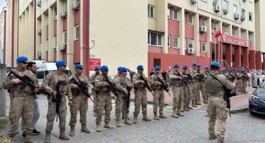 Kocaeli'de rüşvet ve tefecilik operasyonunda gözaltına alınan şüpheliler adliyede