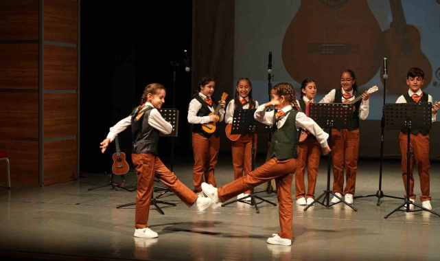 Konservatuvar öğrencileri hem çaldı hem oynadı