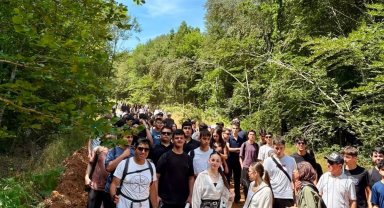 Körfez'de gençler doğa yürüyüşünde buluştu