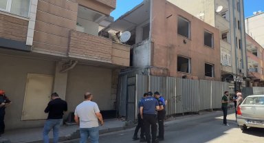 Küçükçekmece'de yıkım sırasında çöken duvarın altında kalan 3 işçi yaralandı