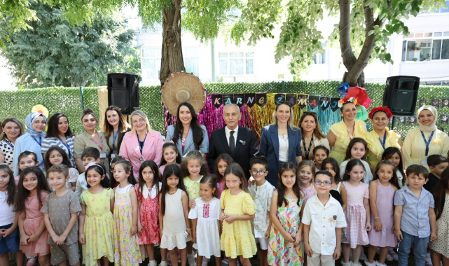 Küçükçekmeceli öğrencilerin karne sevinci