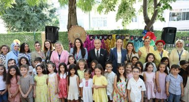 Küçükçekmeceli öğrencilerin karne sevinci